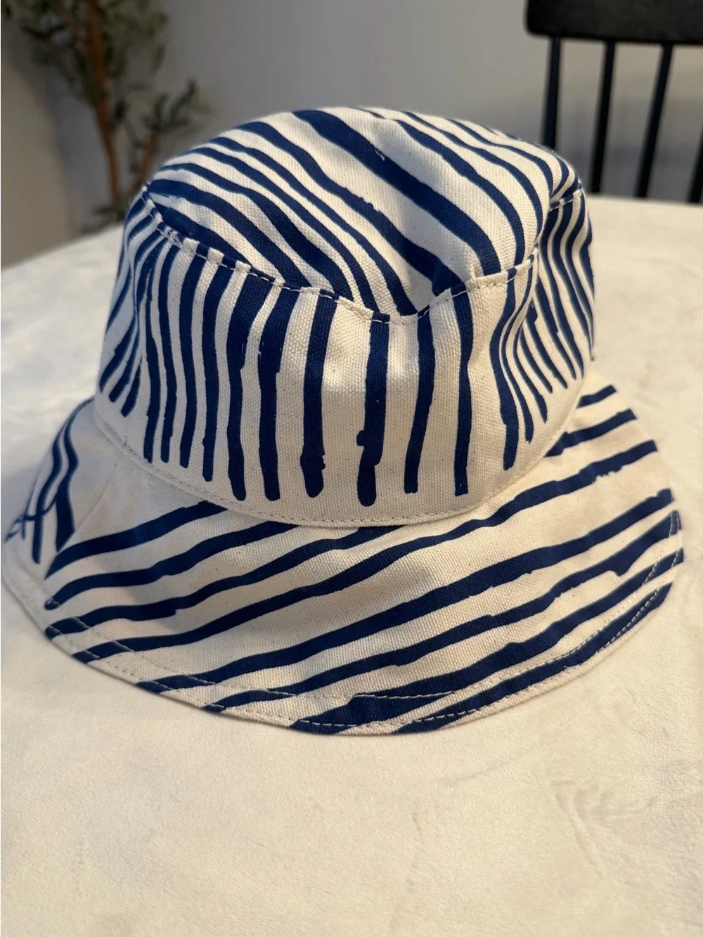 EUC! LL Bean x Erin Flett Navy Stripe Bucket Hat - Blue & White